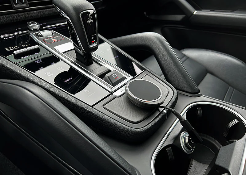Wireless phone charger with Porsche 9YA Cayenne